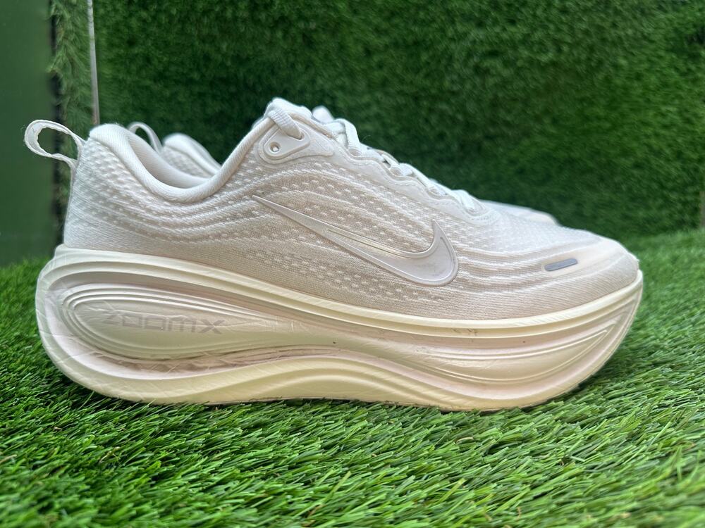 Nike Vomero Plus IO9916-100 Athletic Sneaker Women's 8.5 White Mesh Gym Running